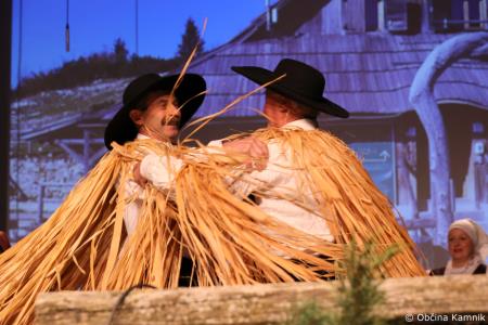 Ples in glasba izpod kamniških planin v izvedbi Folklorne skupine Kamnik in njihovih prijateljev  (71)